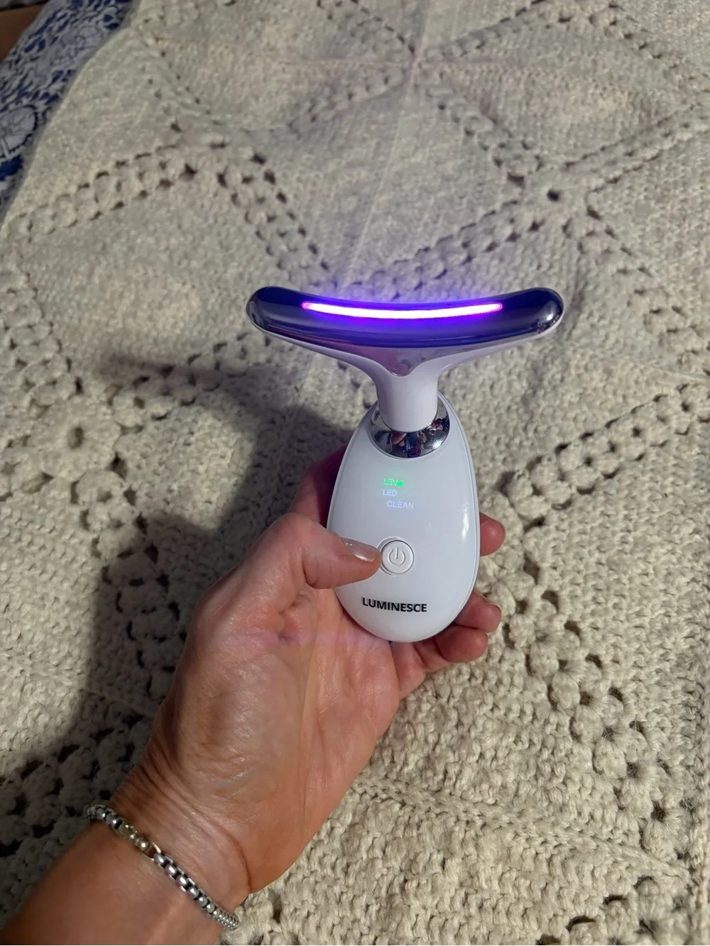 Luminesce LED Facial Device - White 7 in 1 no box - I will include charging cord